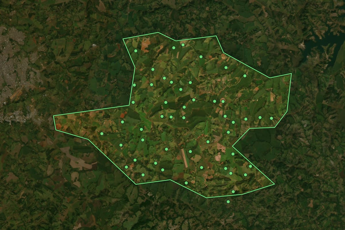 Imagem de satélite de Gameleira de Goiás (GO), com o contorno do município e a posição dos imóveis desta página.