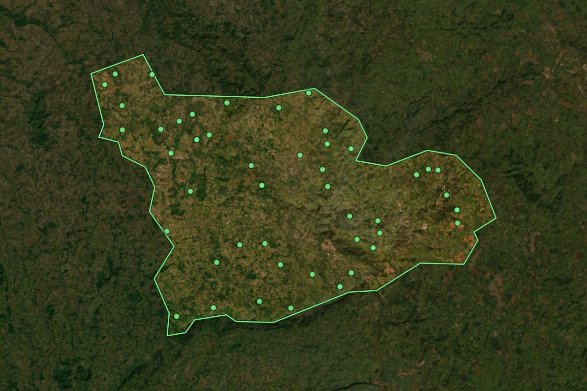 Imagem de satélite de Goiás (GO), com o contorno do município e a posição dos imóveis desta página.