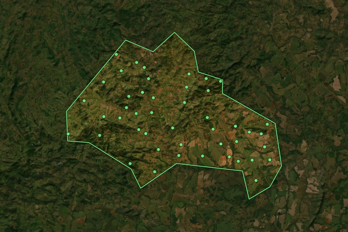 Imagem de satélite de Hidrolina (GO), com o contorno do município e a posição dos imóveis desta página.
