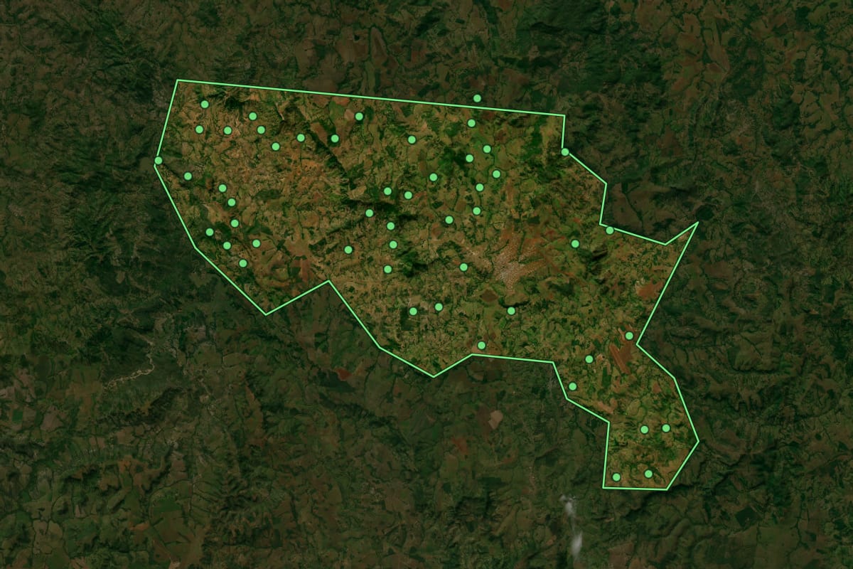 Imagem de satélite de Iporá (GO), com o contorno do município e a posição dos imóveis desta página.
