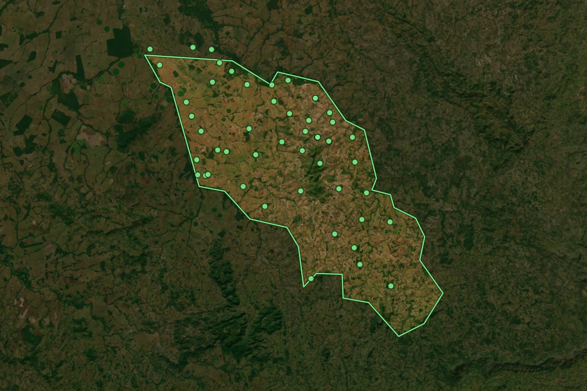 Imagem de satélite de Itapirapuã (GO), com o contorno do município e a posição dos imóveis desta página.