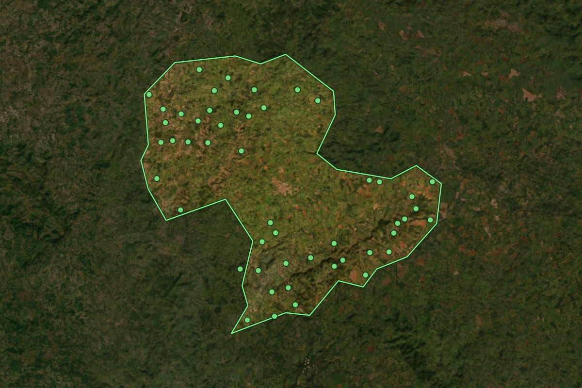 Imagem de satélite de Itapuranga (GO), com o contorno do município e a posição dos imóveis desta página.
