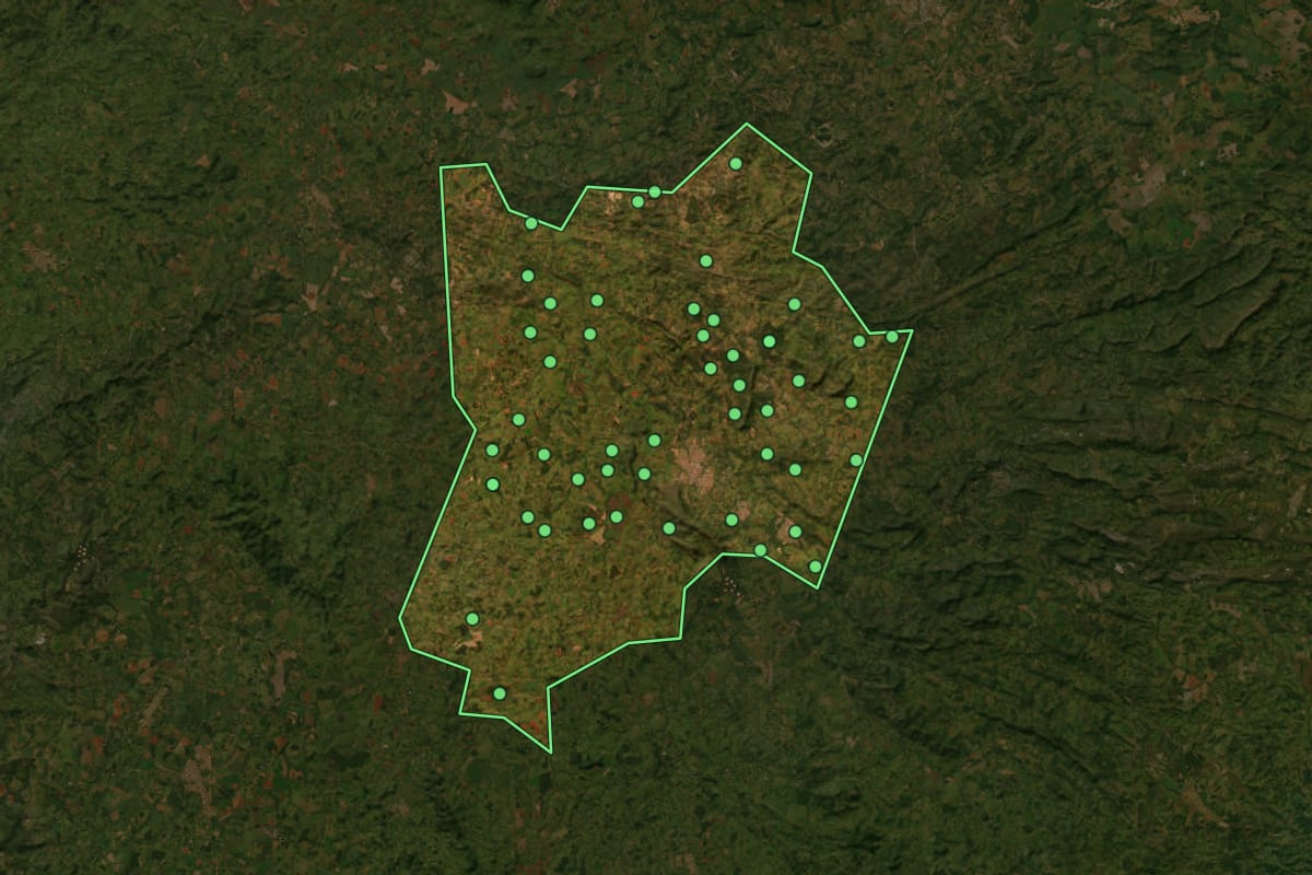 Imagem de satélite de Jaraguá (GO), com o contorno do município e a posição dos imóveis desta página.