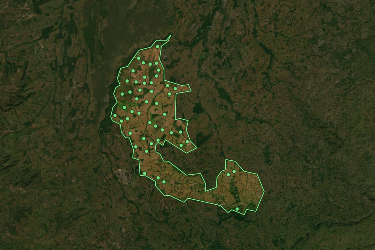 Imagem de satélite de Jussara (GO), com o contorno do município e a posição dos imóveis desta página.