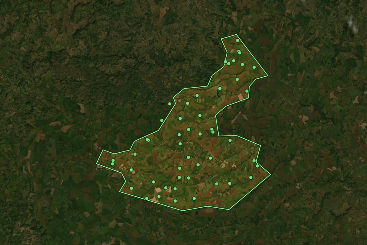 Imagem de satélite de Montividiu (GO), com o contorno do município e a posição dos imóveis desta página.