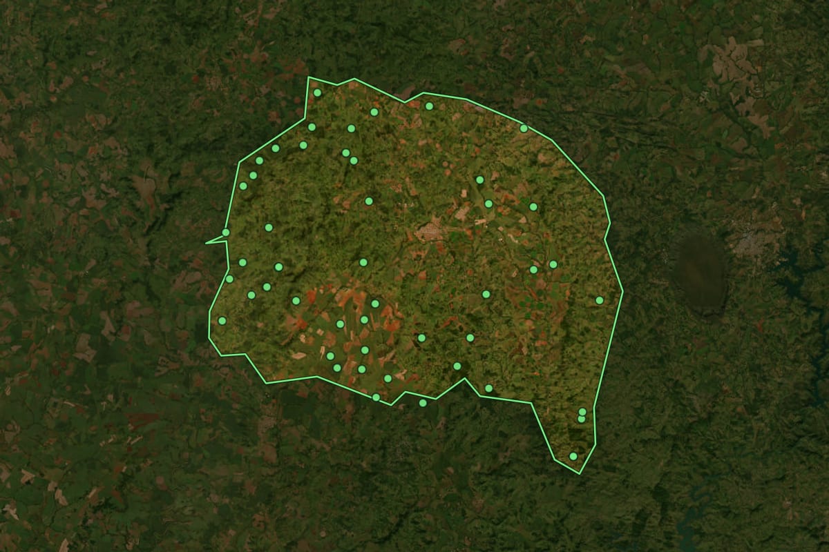 Imagem de satélite de Morrinhos (GO), com o contorno do município e a posição dos imóveis desta página.