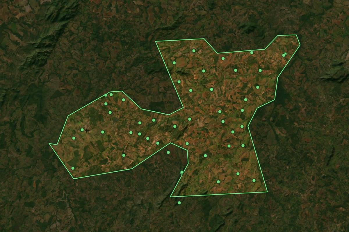 Imagem de satélite de Mutunópolis (GO), com o contorno do município e a posição dos imóveis desta página.