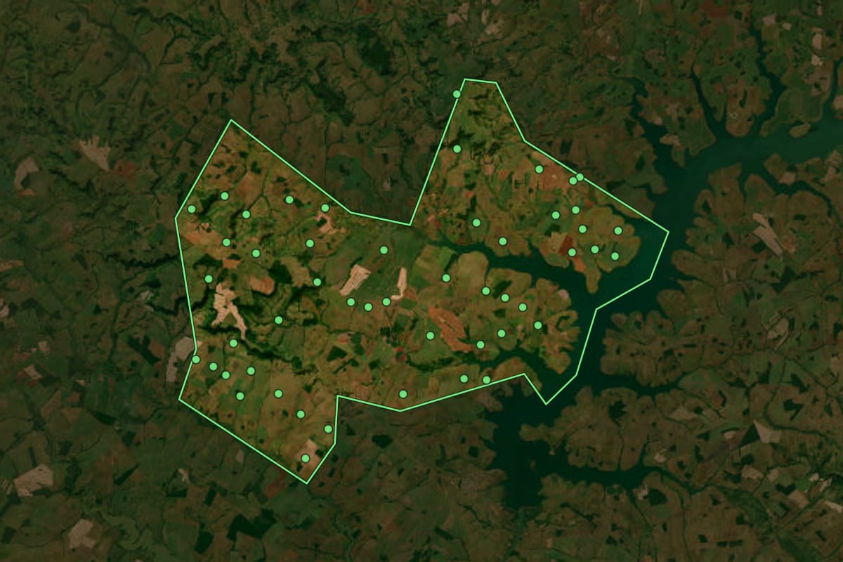 Imagem de satélite de Paranaiguara (GO), com o contorno do município e a posição dos imóveis desta página.