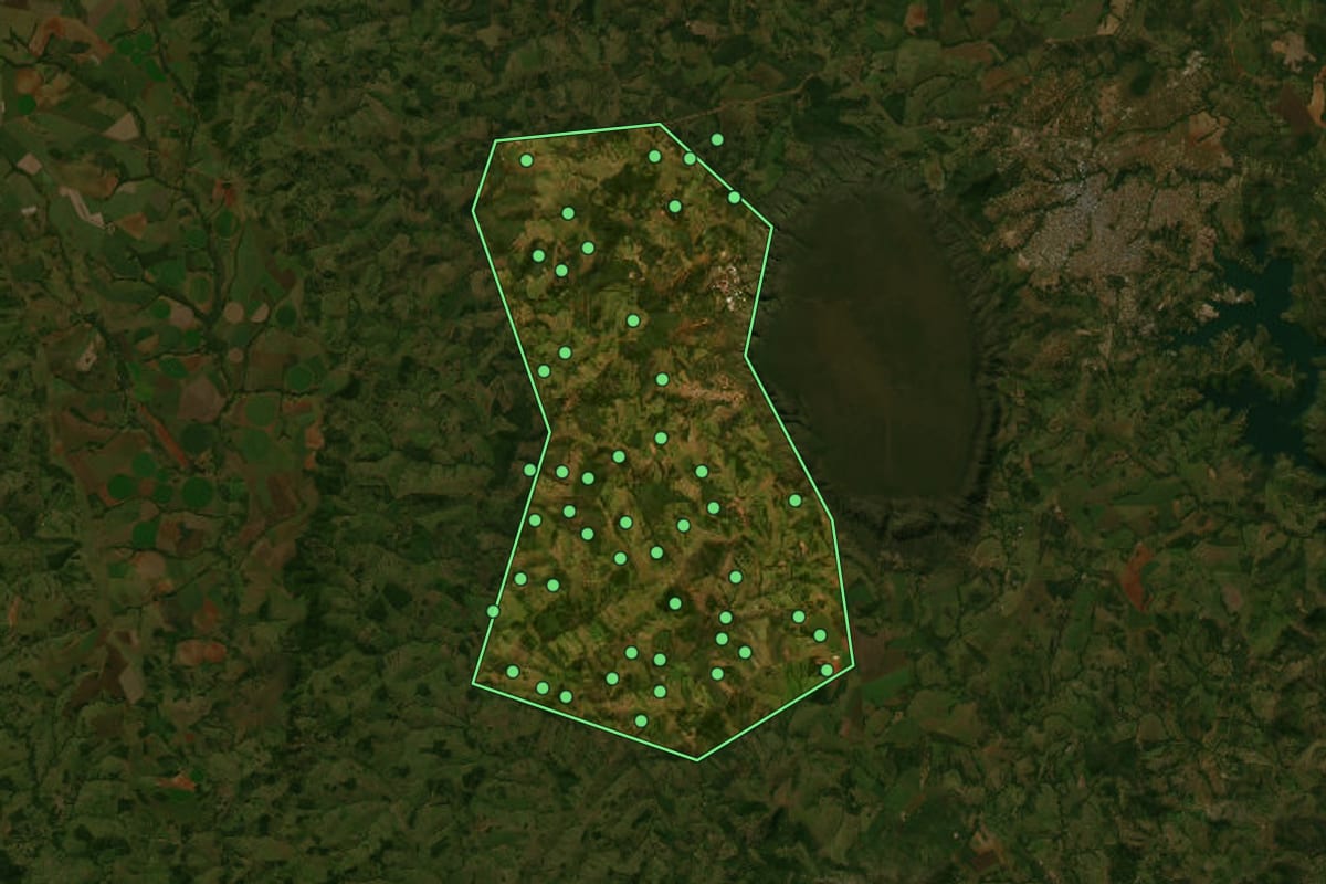 Imagem de satélite de Rio Quente (GO), com o contorno do município e a posição dos imóveis desta página.