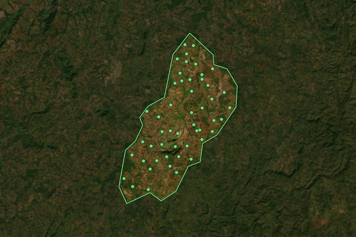 Imagem de satélite de Santa Tereza de Goiás (GO), com o contorno do município e a posição dos imóveis desta página.