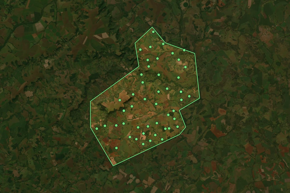 Imagem de satélite de Santo Antônio da Barra (GO), com o contorno do município e a posição dos imóveis desta página.