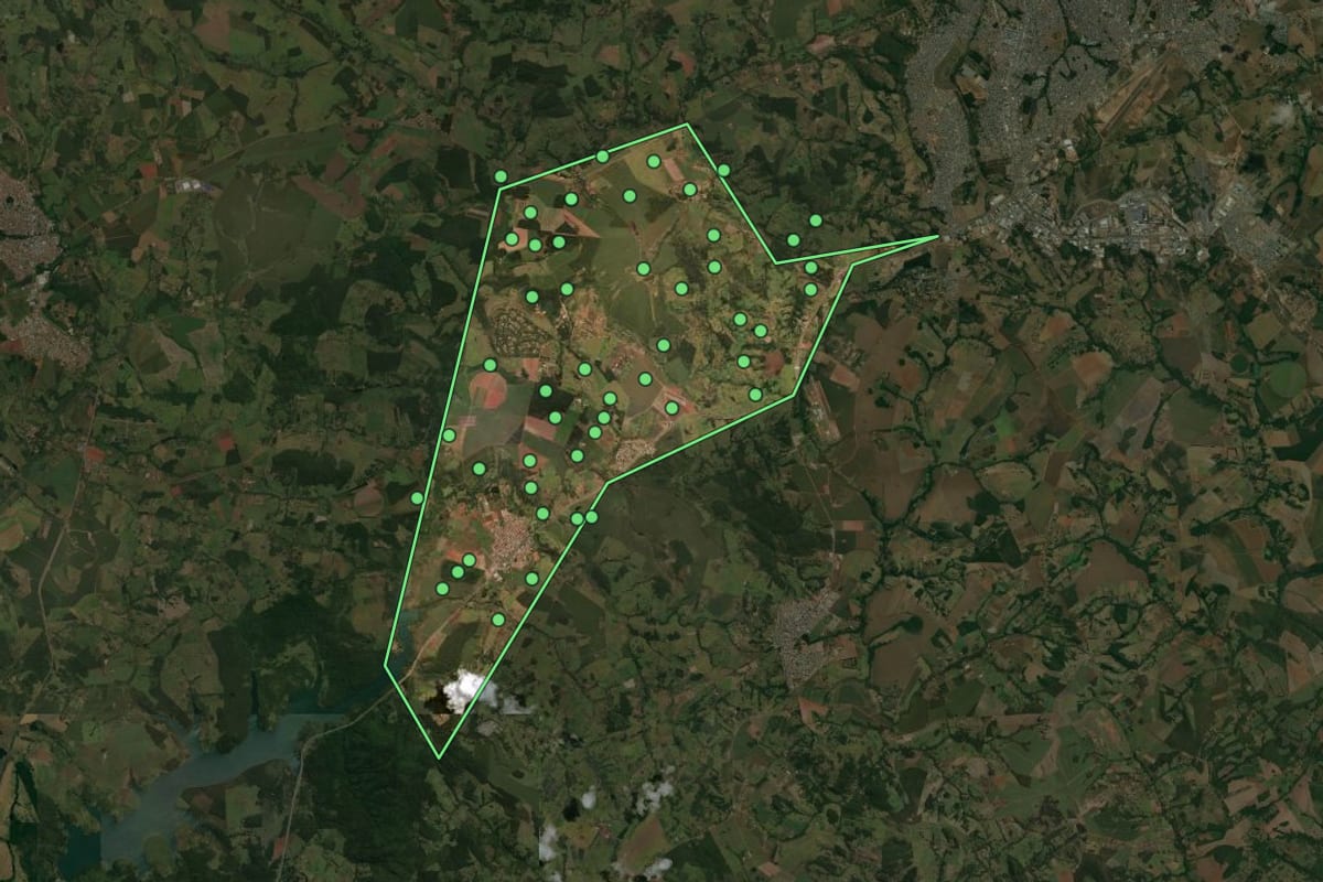 Imagem de satélite de Terezópolis de Goiás (GO), com o contorno do município e a posição dos imóveis desta página.