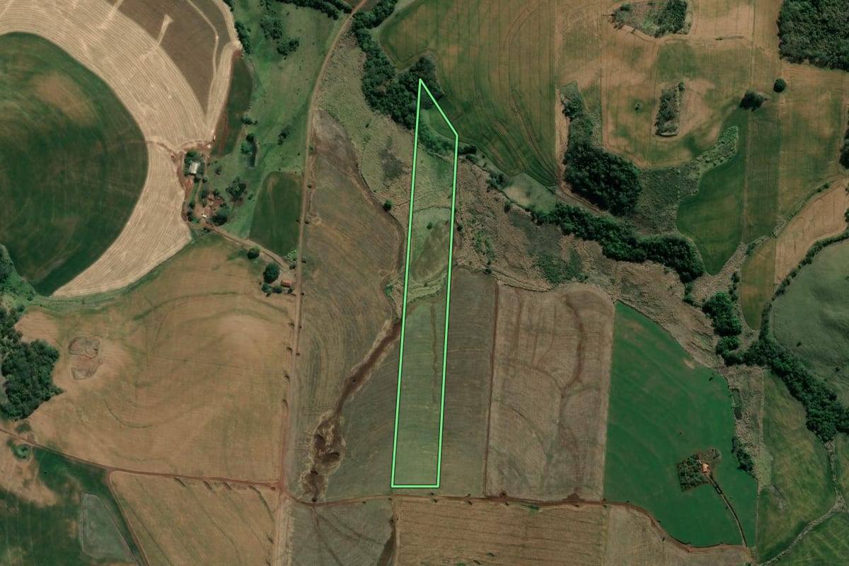 Imagem de satélite do imóvel rural em Abatiá (PR), com o contorno declarado no CAR desenhado por cima.