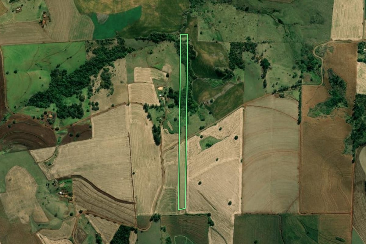 Imagem de satélite do imóvel rural em Abatiá (PR), com o contorno declarado no CAR desenhado por cima.