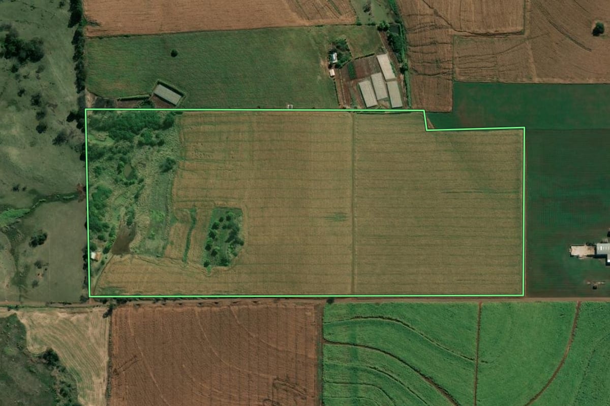 Imagem de satélite do imóvel rural em Abatiá (PR), com o contorno declarado no CAR desenhado por cima.