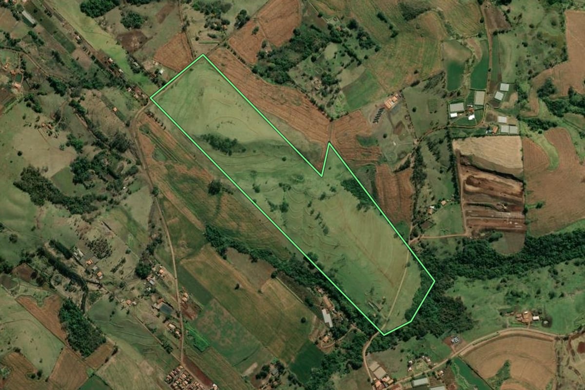 Imagem de satélite do imóvel rural em Abatiá (PR), com o contorno declarado no CAR desenhado por cima.