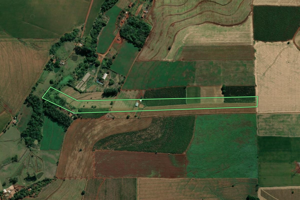 Imagem de satélite do imóvel rural em Abatiá (PR), com o contorno declarado no CAR desenhado por cima.