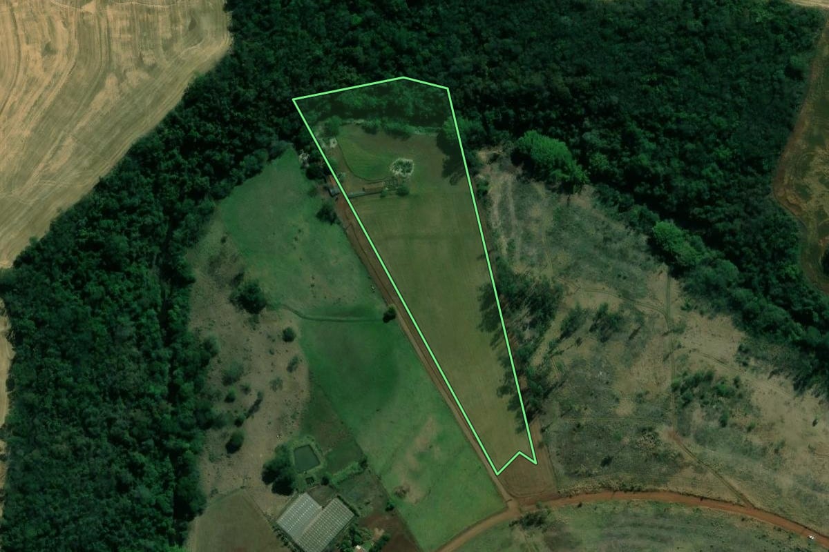 Imagem de satélite do imóvel rural em Abatiá (PR), com o contorno declarado no CAR desenhado por cima.