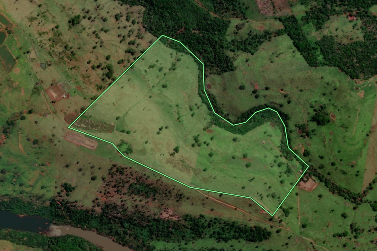 Imagem de satélite do imóvel rural em Altamira do Paraná (PR), com o contorno declarado no CAR desenhado por cima.