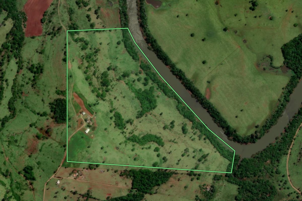 Imagem de satélite do imóvel rural em Altamira do Paraná (PR), com o contorno declarado no CAR desenhado por cima.
