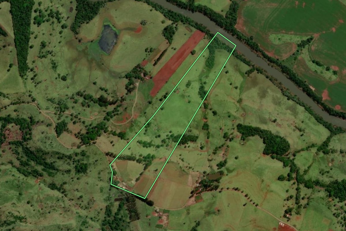 Imagem de satélite do imóvel rural em Altamira do Paraná (PR), com o contorno declarado no CAR desenhado por cima.