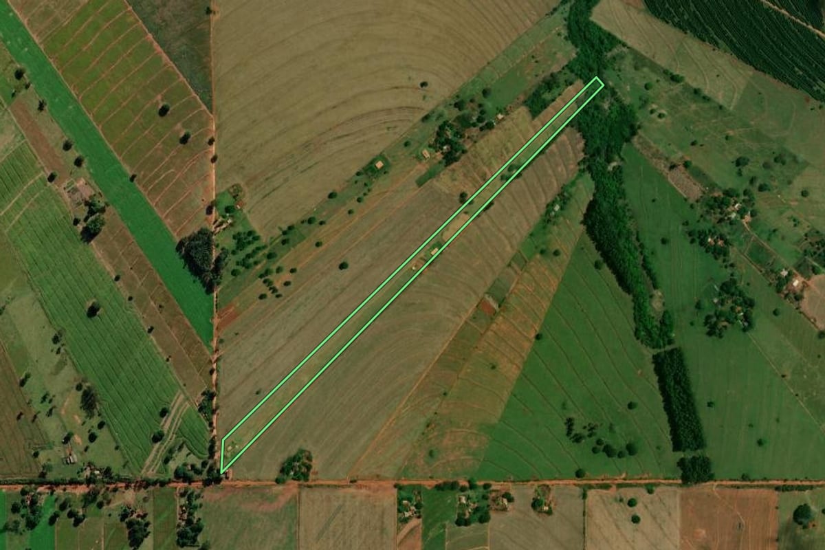 Imagem de satélite do imóvel rural em Altônia (PR), com o contorno declarado no CAR desenhado por cima.