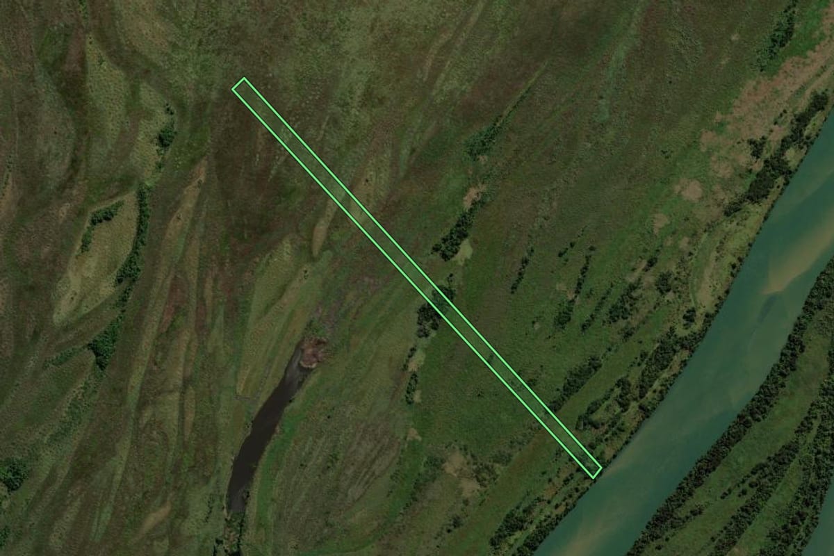 Imagem de satélite do imóvel rural em Altônia (PR), com o contorno declarado no CAR desenhado por cima.