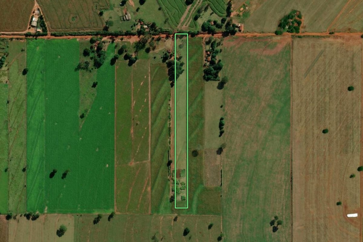 Imagem de satélite do imóvel rural em Altônia (PR), com o contorno declarado no CAR desenhado por cima.