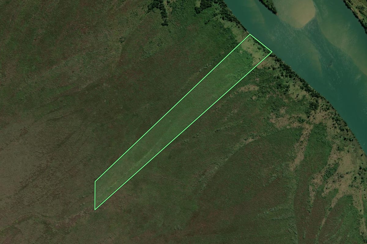 Imagem de satélite do imóvel rural em Altônia (PR), com o contorno declarado no CAR desenhado por cima.