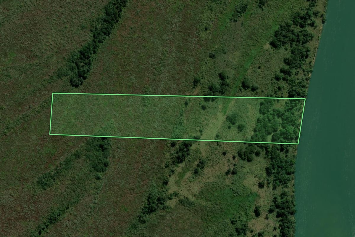 Imagem de satélite do imóvel rural em Altônia (PR), com o contorno declarado no CAR desenhado por cima.