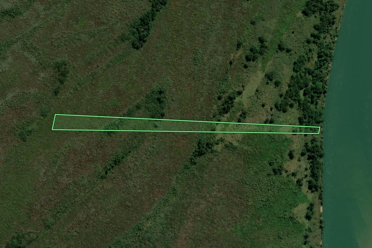 Imagem de satélite do imóvel rural em Altônia (PR), com o contorno declarado no CAR desenhado por cima.