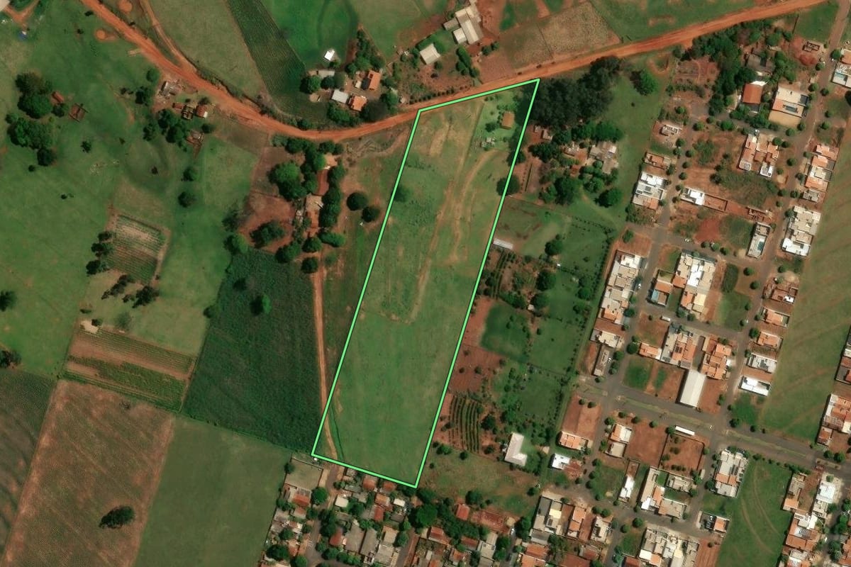 Imagem de satélite do imóvel rural em Altônia (PR), com o contorno declarado no CAR desenhado por cima.