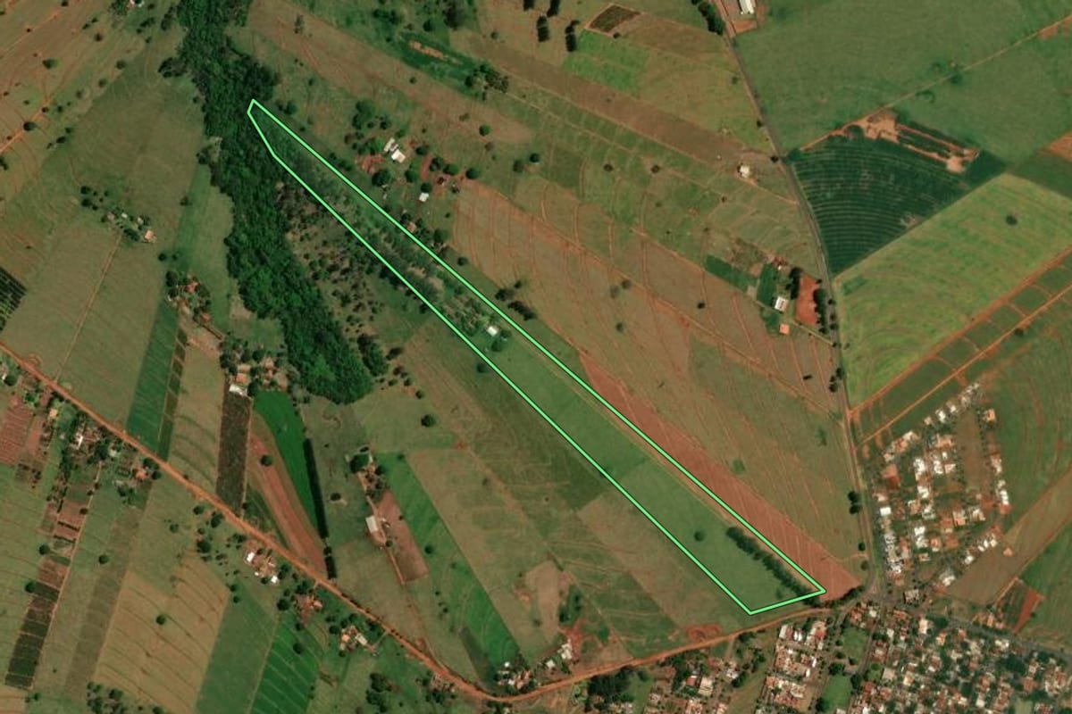 Imagem de satélite do imóvel rural em Altônia (PR), com o contorno declarado no CAR desenhado por cima.