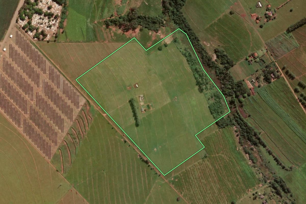 Imagem de satélite do imóvel rural em Alto Paraná (PR), com o contorno declarado no CAR desenhado por cima.