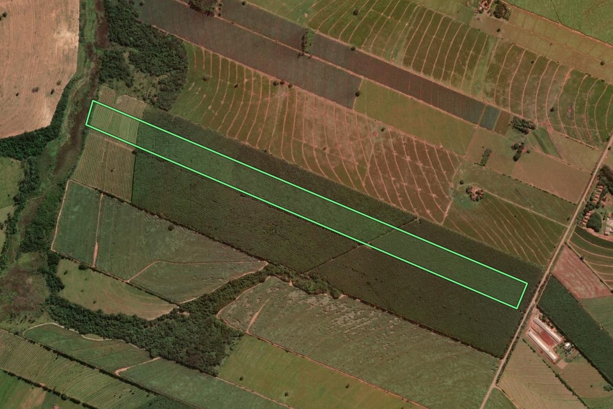 Imagem de satélite do imóvel rural em Alto Paraná (PR), com o contorno declarado no CAR desenhado por cima.