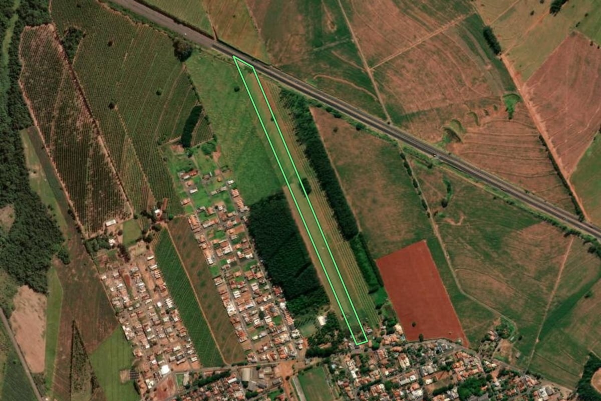 Imagem de satélite do imóvel rural em Alto Paraná (PR), com o contorno declarado no CAR desenhado por cima.