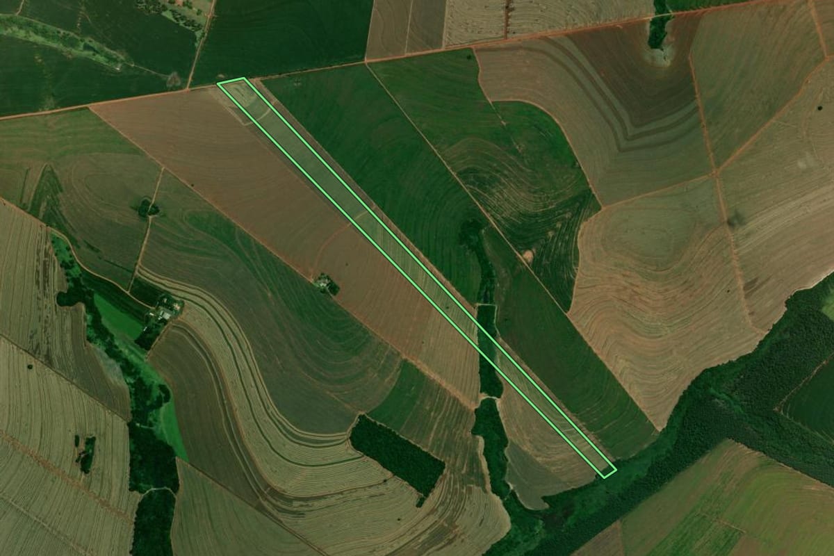 Imagem de satélite do imóvel rural em Alto Piquiri (PR), com o contorno declarado no CAR desenhado por cima.