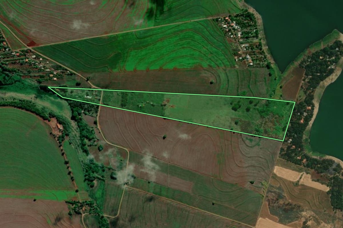 Imagem de satélite do imóvel rural em Alvorada do Sul (PR), com o contorno declarado no CAR desenhado por cima.