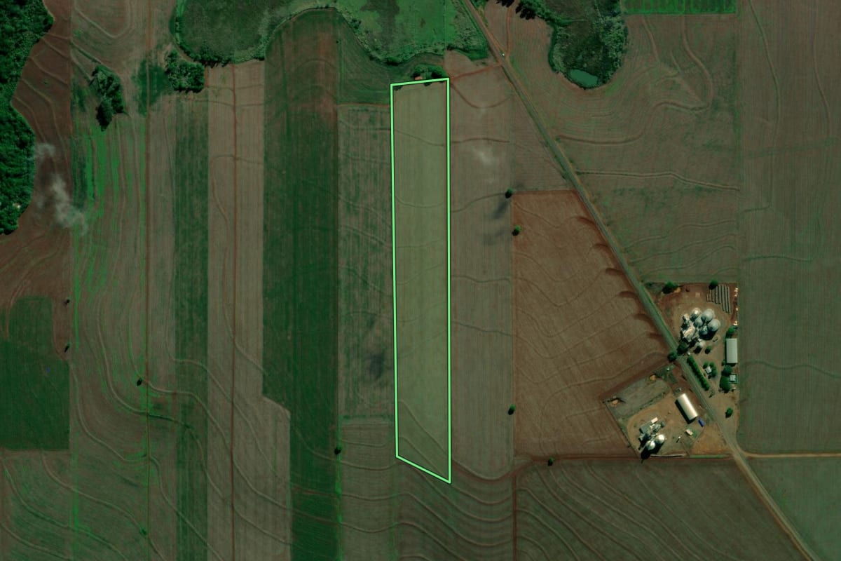 Imagem de satélite do imóvel rural em Alvorada do Sul (PR), com o contorno declarado no CAR desenhado por cima.