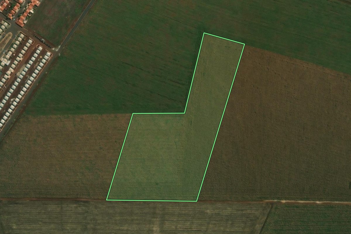 Imagem de satélite do imóvel rural em Alvorada do Sul (PR), com o contorno declarado no CAR desenhado por cima.