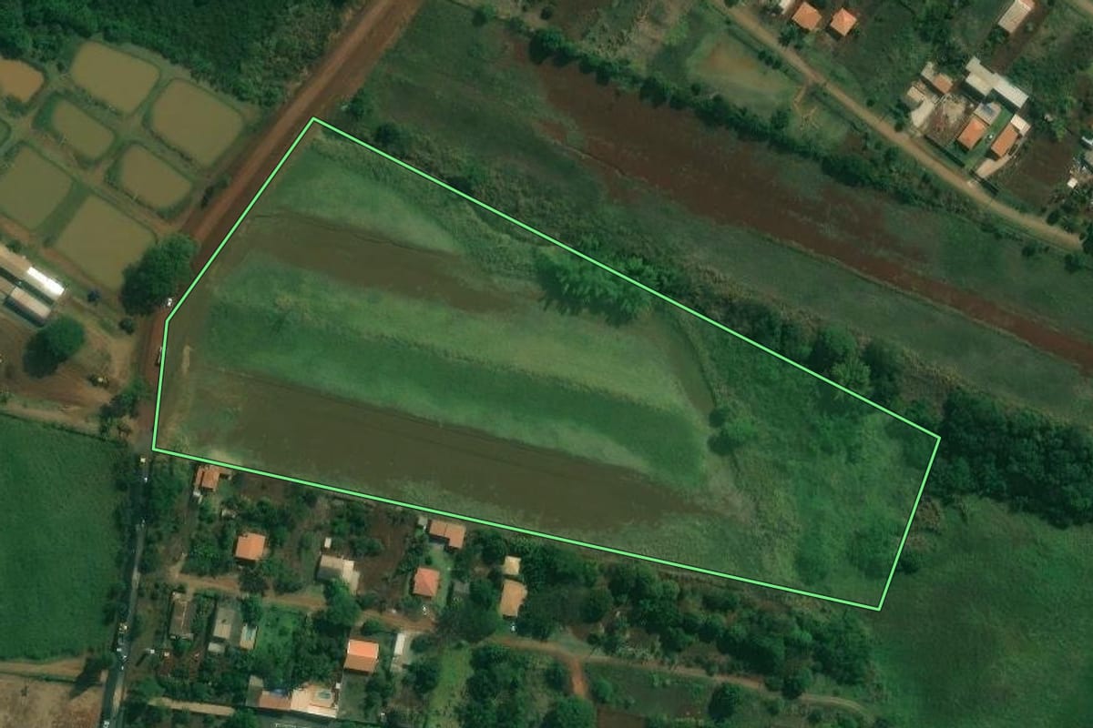 Imagem de satélite do imóvel rural em Alvorada do Sul (PR), com o contorno declarado no CAR desenhado por cima.