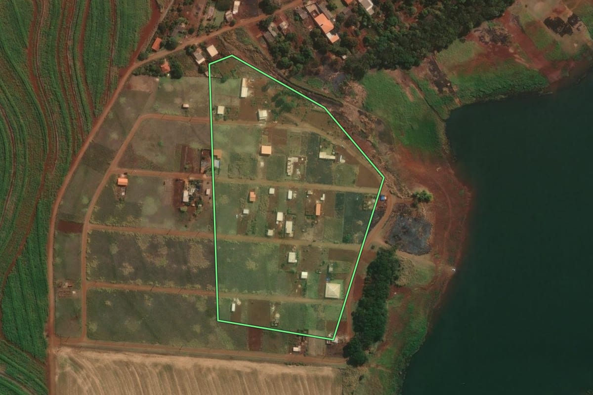 Imagem de satélite do imóvel rural em Alvorada do Sul (PR), com o contorno declarado no CAR desenhado por cima.