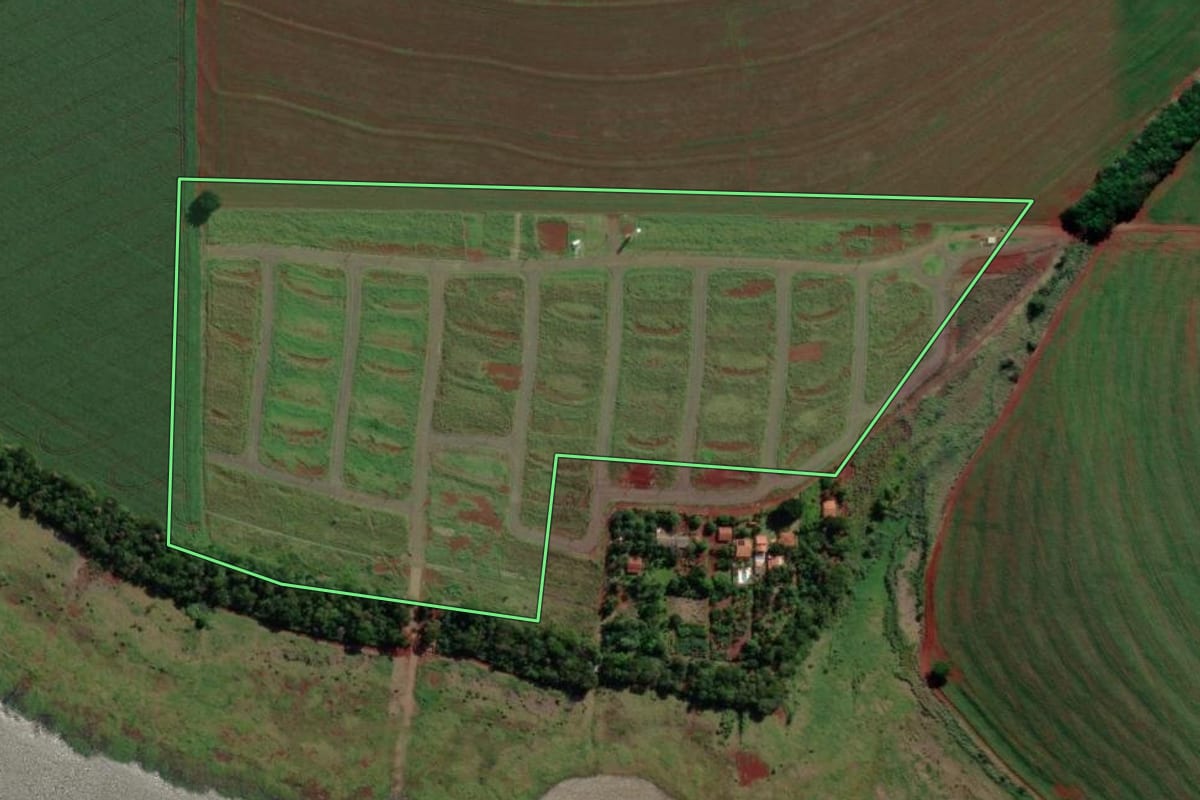 Imagem de satélite do imóvel rural em Alvorada do Sul (PR), com o contorno declarado no CAR desenhado por cima.