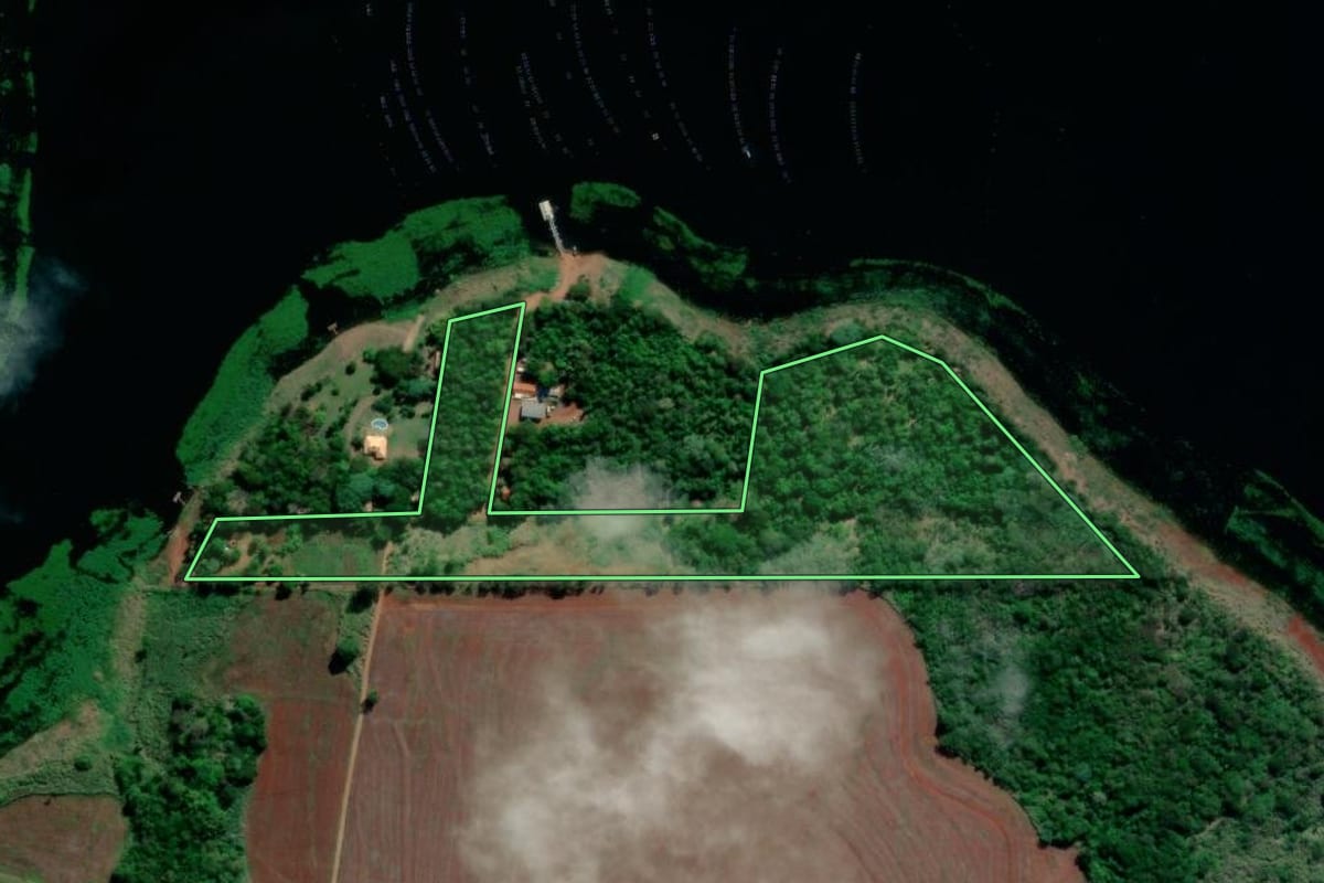 Imagem de satélite do imóvel rural em Alvorada do Sul (PR), com o contorno declarado no CAR desenhado por cima.