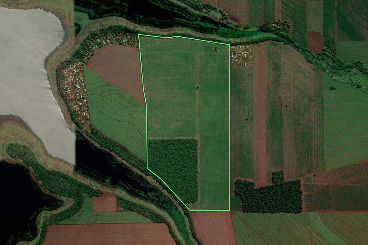 Imagem de satélite do imóvel rural em Alvorada do Sul (PR), com o contorno declarado no CAR desenhado por cima.