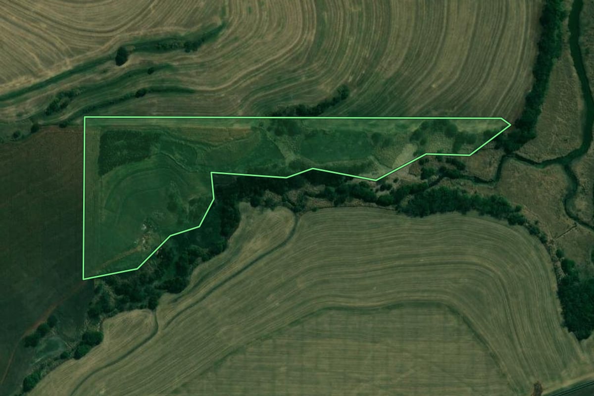 Imagem de satélite do imóvel rural em Alvorada do Sul (PR), com o contorno declarado no CAR desenhado por cima.