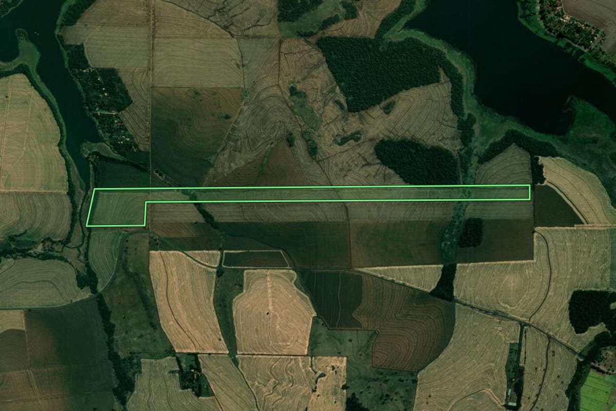 Imagem de satélite do imóvel rural em Alvorada do Sul (PR), com o contorno declarado no CAR desenhado por cima.
