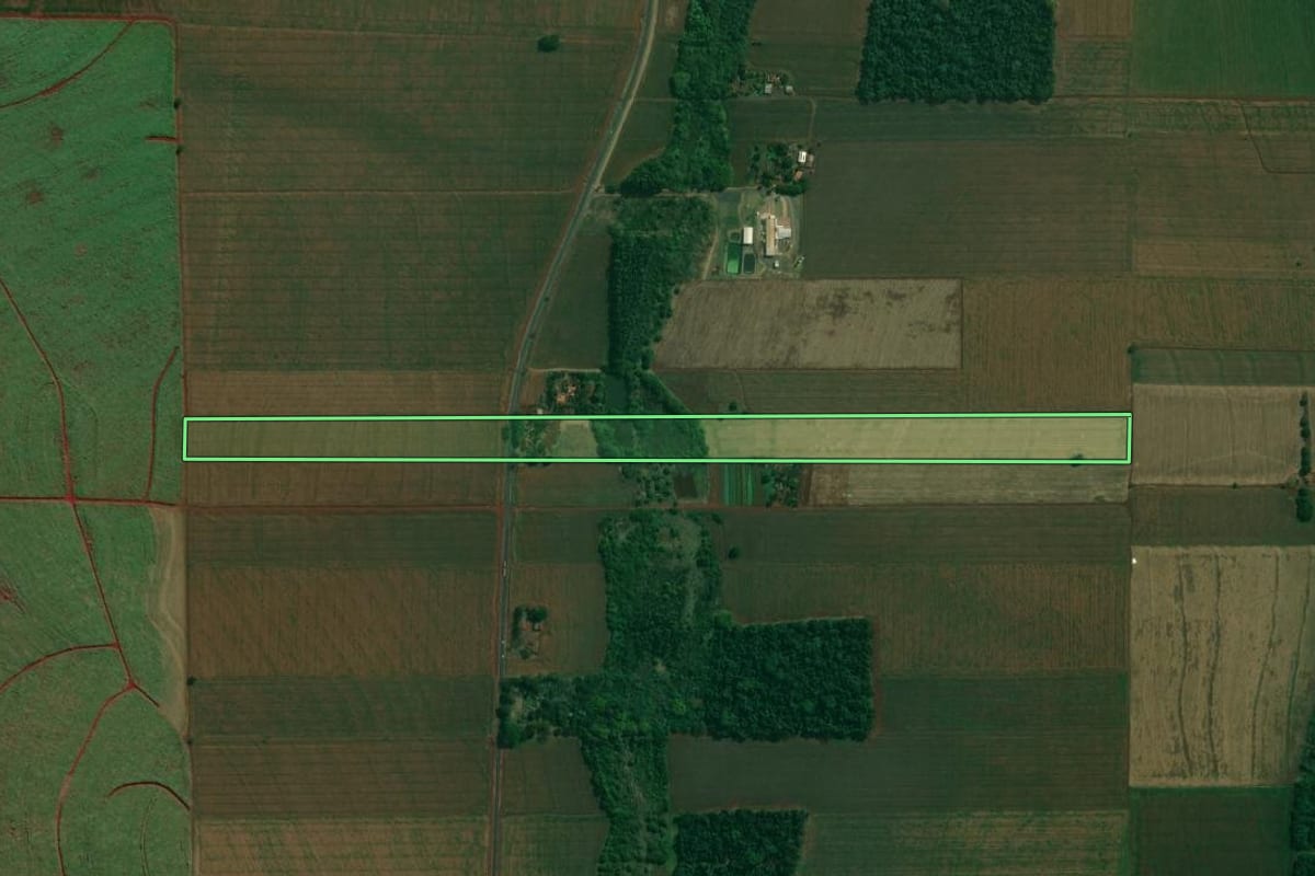 Imagem de satélite do imóvel rural em Alvorada do Sul (PR), com o contorno declarado no CAR desenhado por cima.