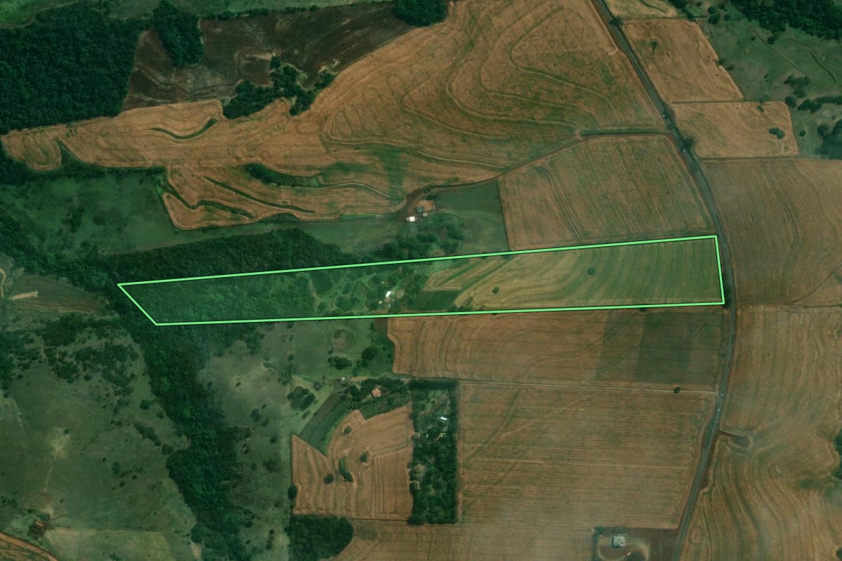 Imagem de satélite do imóvel rural em Alvorada do Sul (PR), com o contorno declarado no CAR desenhado por cima.