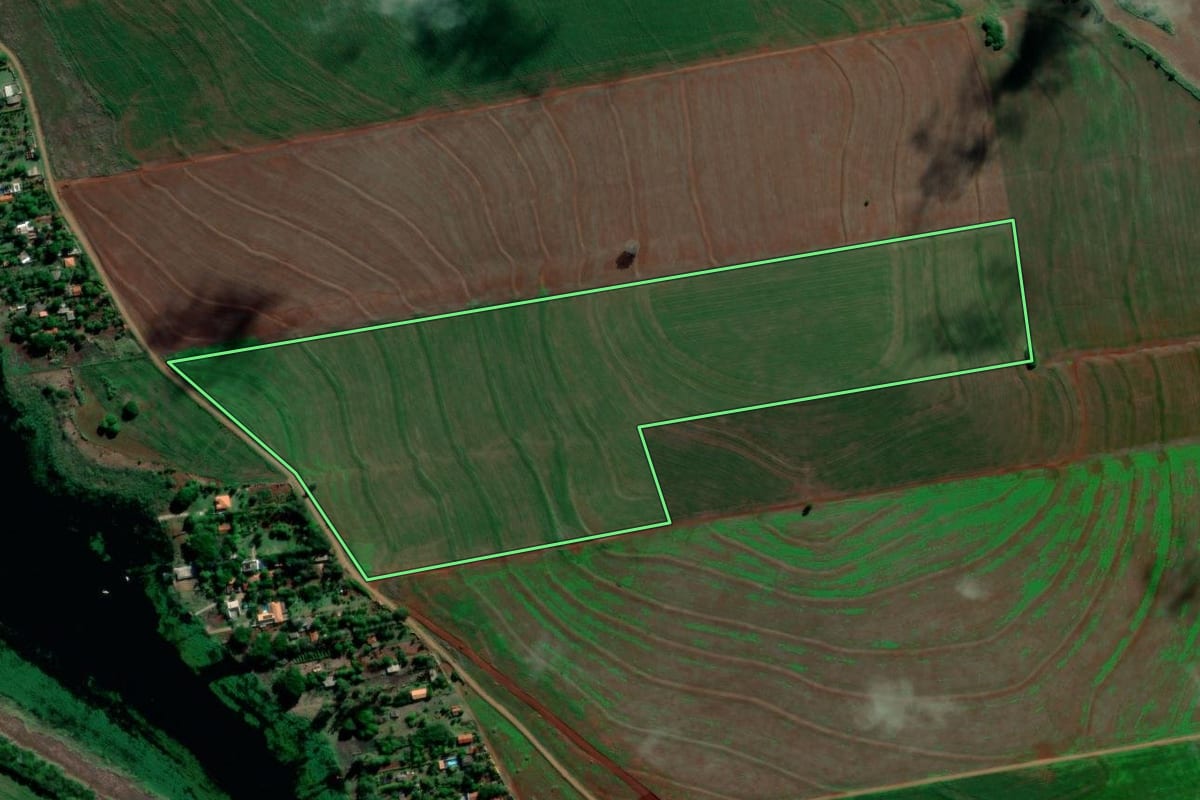Imagem de satélite do imóvel rural em Alvorada do Sul (PR), com o contorno declarado no CAR desenhado por cima.